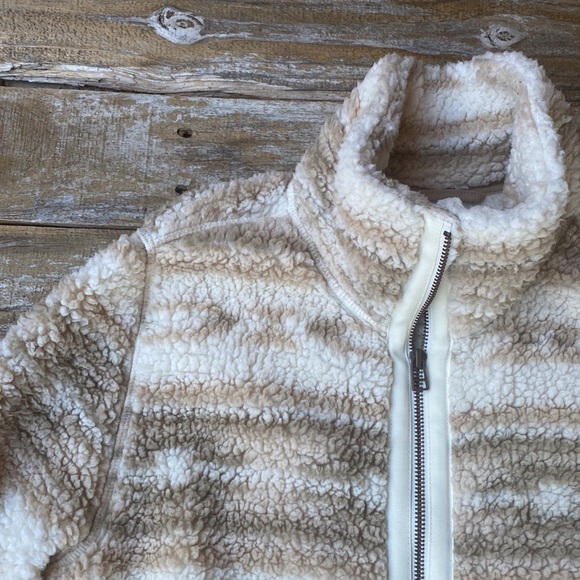 Old Navy Women’s Sherpa Jacket - Picture 3 of 7